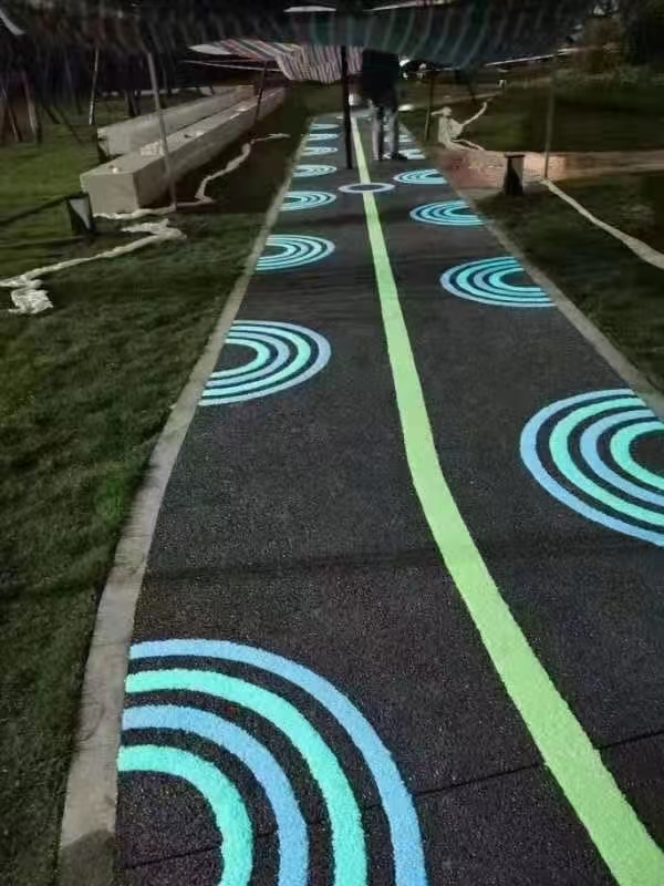 Pierre auto-lumineuse inorganique de particules de céramique de surface de route de chaussée d'étoile antidérapante pour le sentier de parc et de jardin lueur dans l'obscurité